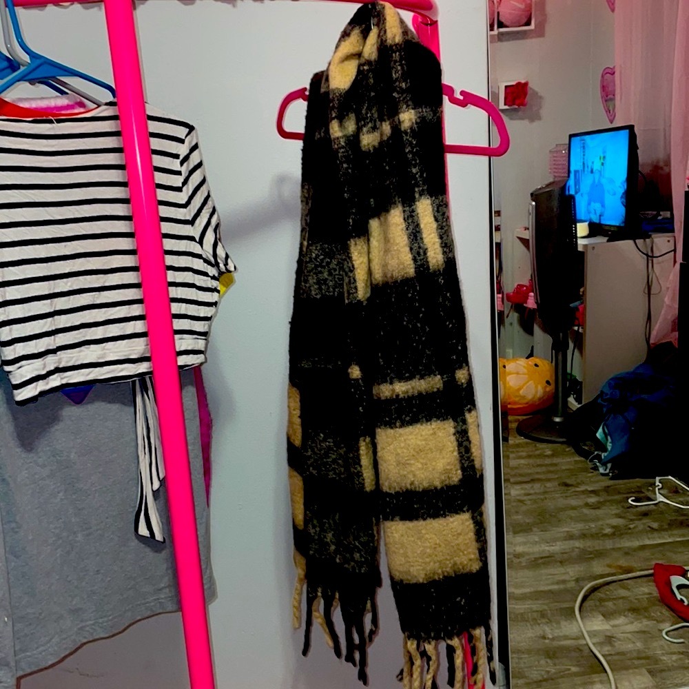 Black and brown fuzzy scarf